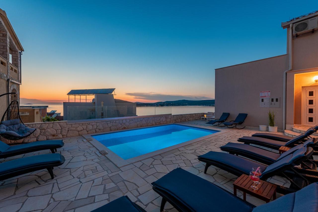 Villa Mona Apartments Razanj Bagian luar foto