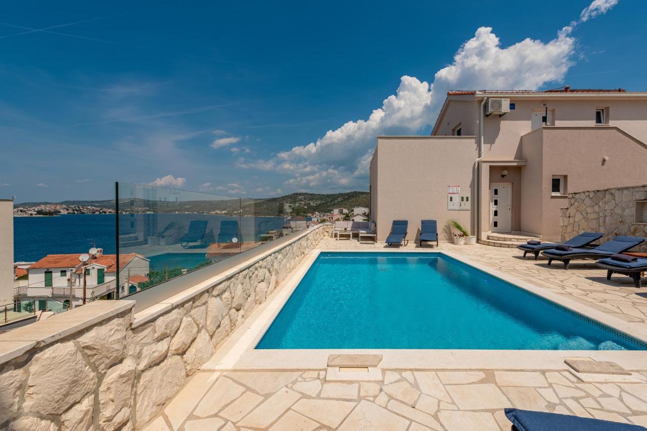 Villa Mona Apartments Razanj Bagian luar foto