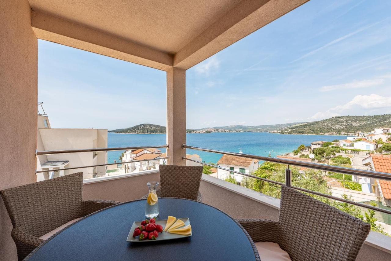 Villa Mona Apartments Razanj Bagian luar foto