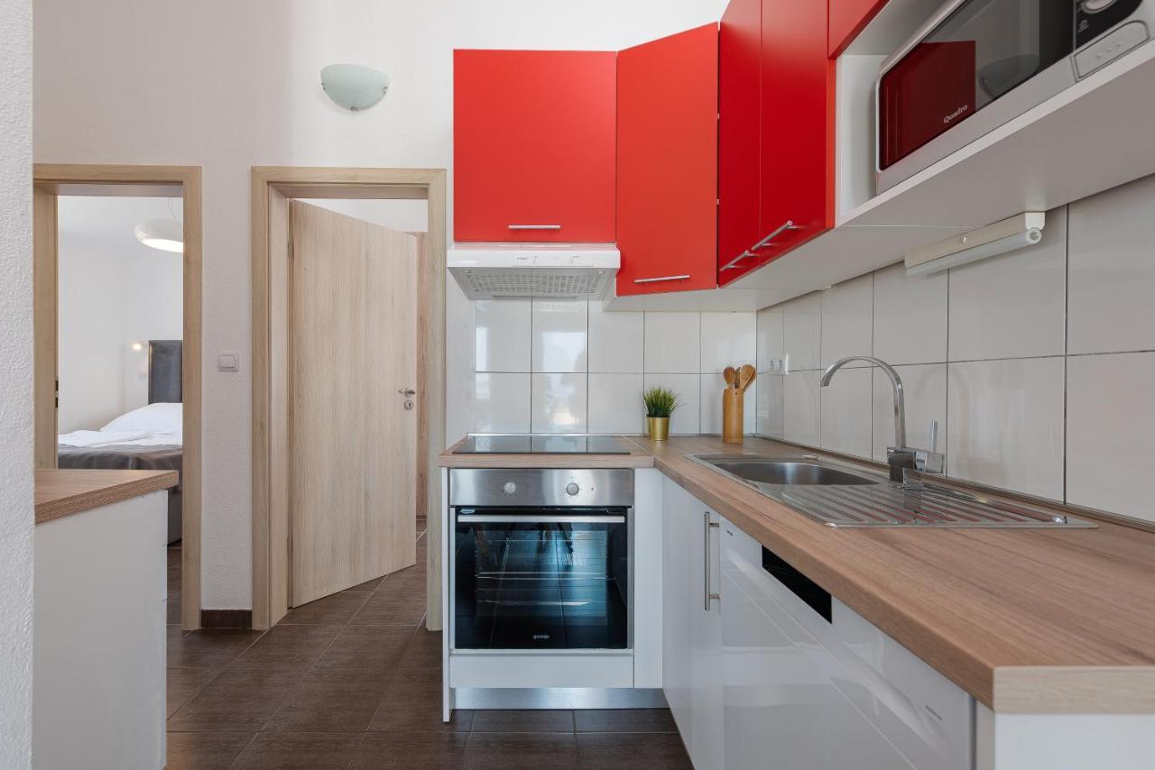 Villa Mona Apartments Razanj Bagian luar foto