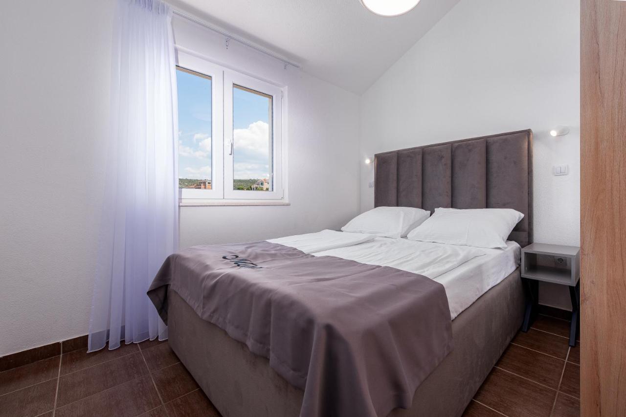 Villa Mona Apartments Razanj Bagian luar foto