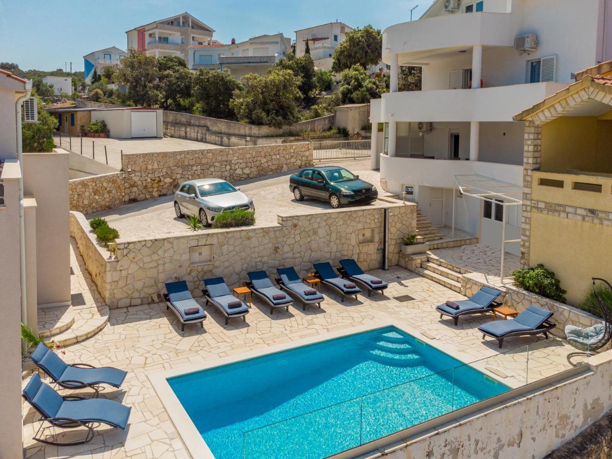 Villa Mona Apartments Razanj Bagian luar foto