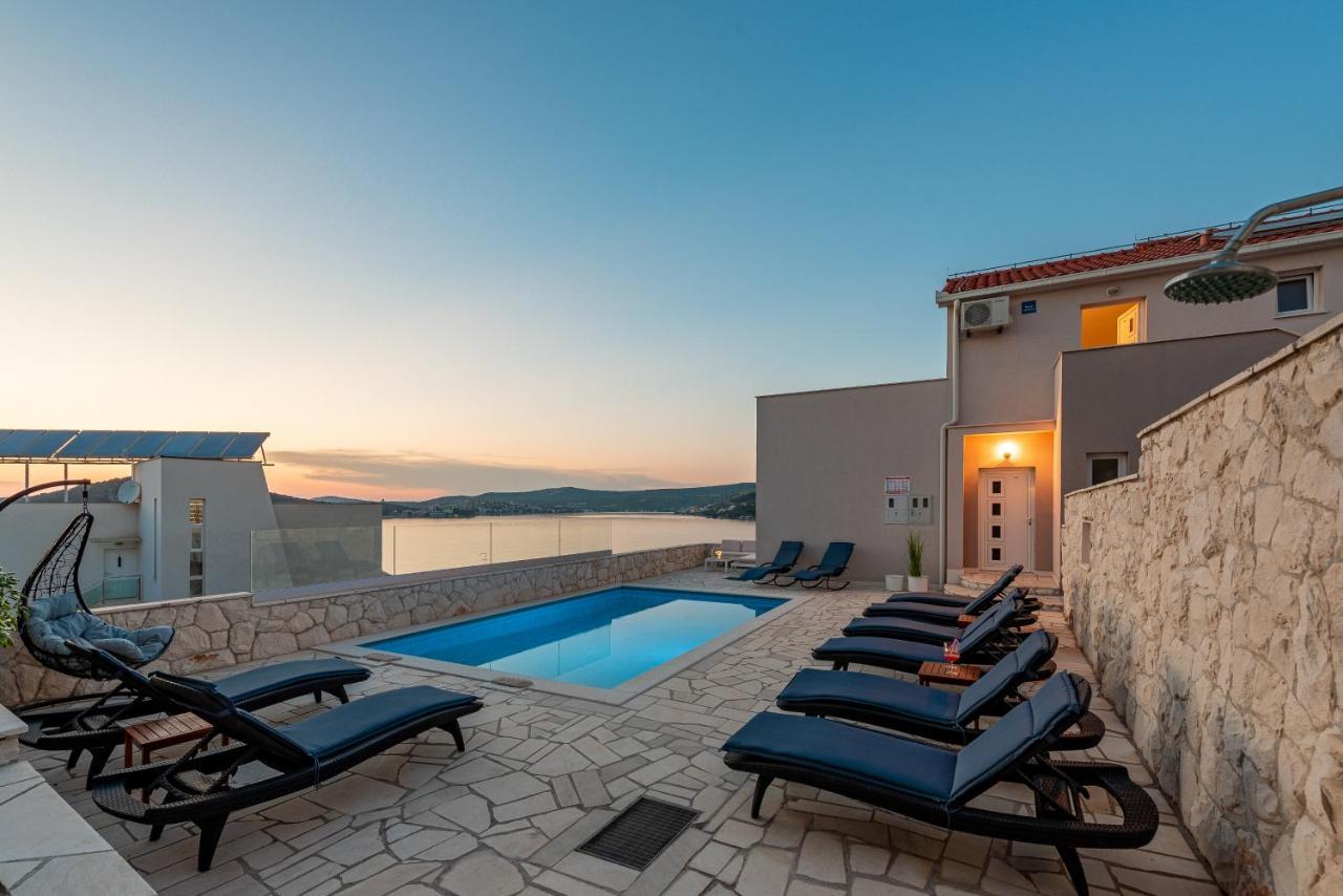 Villa Mona Apartments Razanj Bagian luar foto