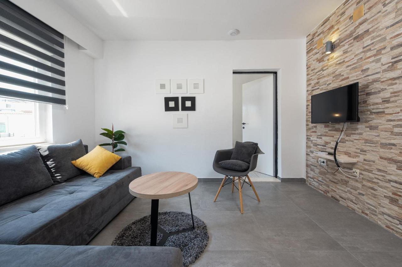Villa Mona Apartments Razanj Bagian luar foto