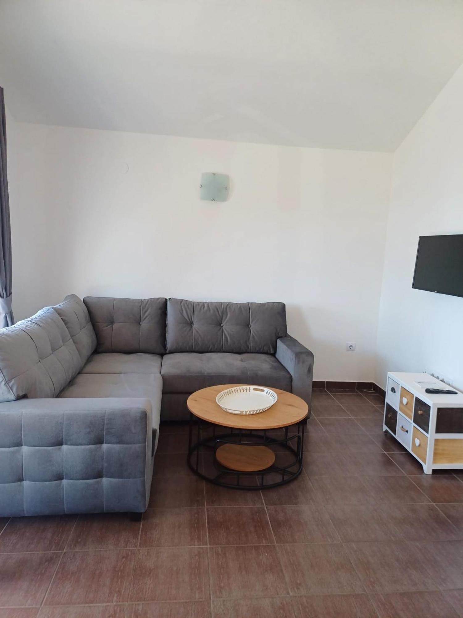 Villa Mona Apartments Razanj Bagian luar foto