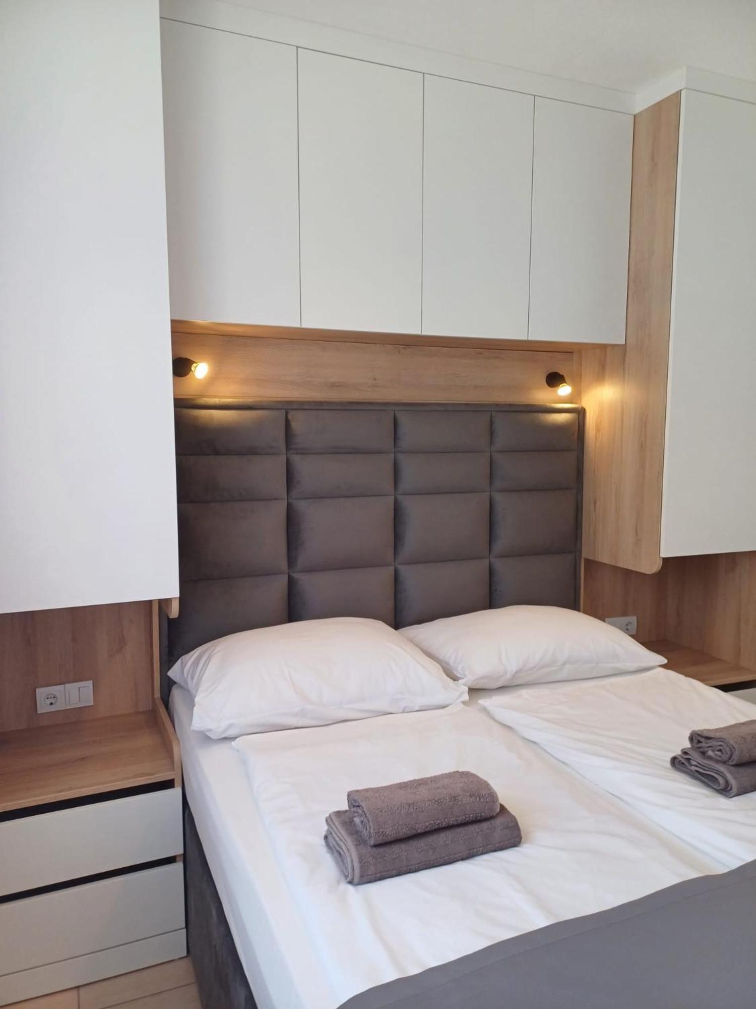 Villa Mona Apartments Razanj Bagian luar foto