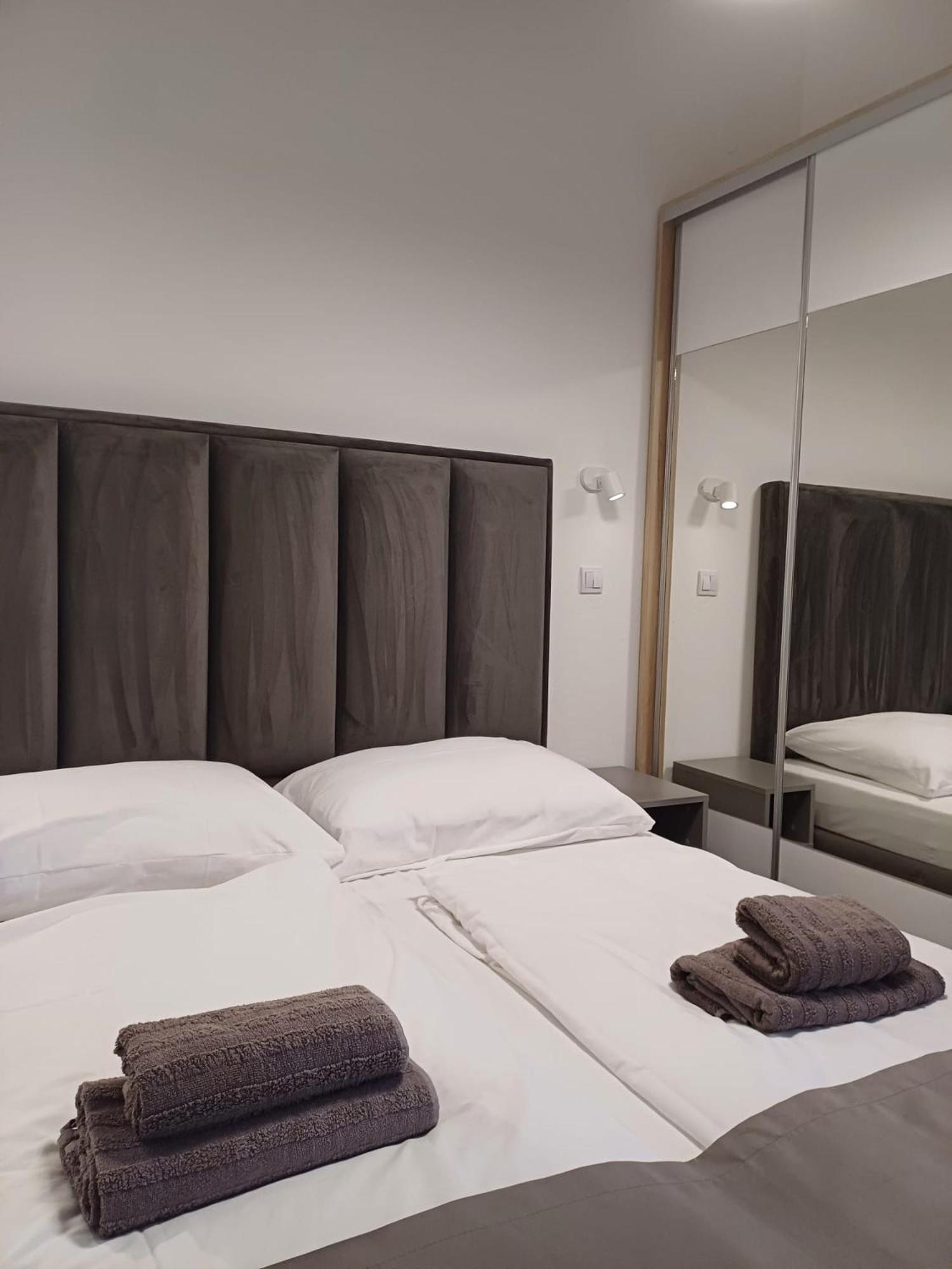 Villa Mona Apartments Razanj Bagian luar foto
