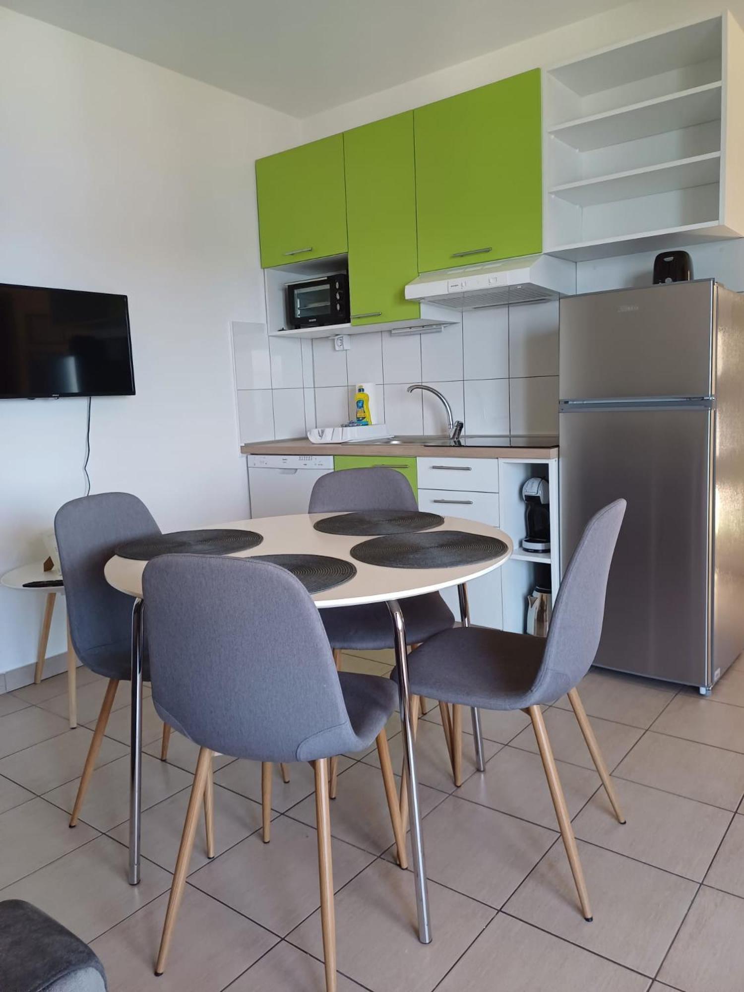 Villa Mona Apartments Razanj Bagian luar foto