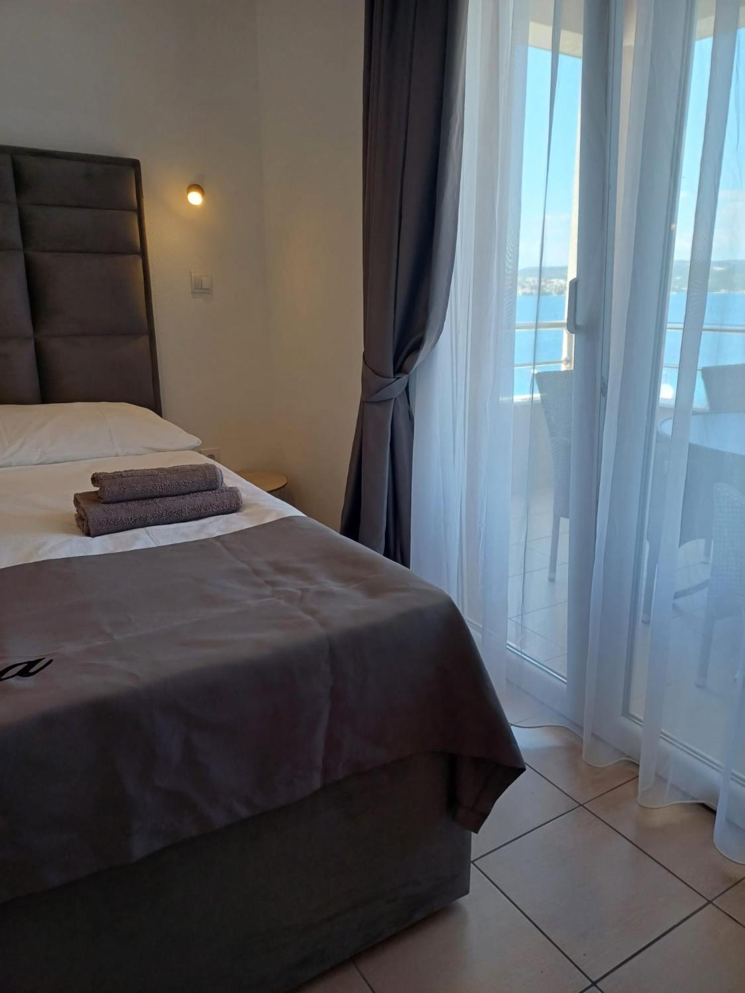 Villa Mona Apartments Razanj Bagian luar foto