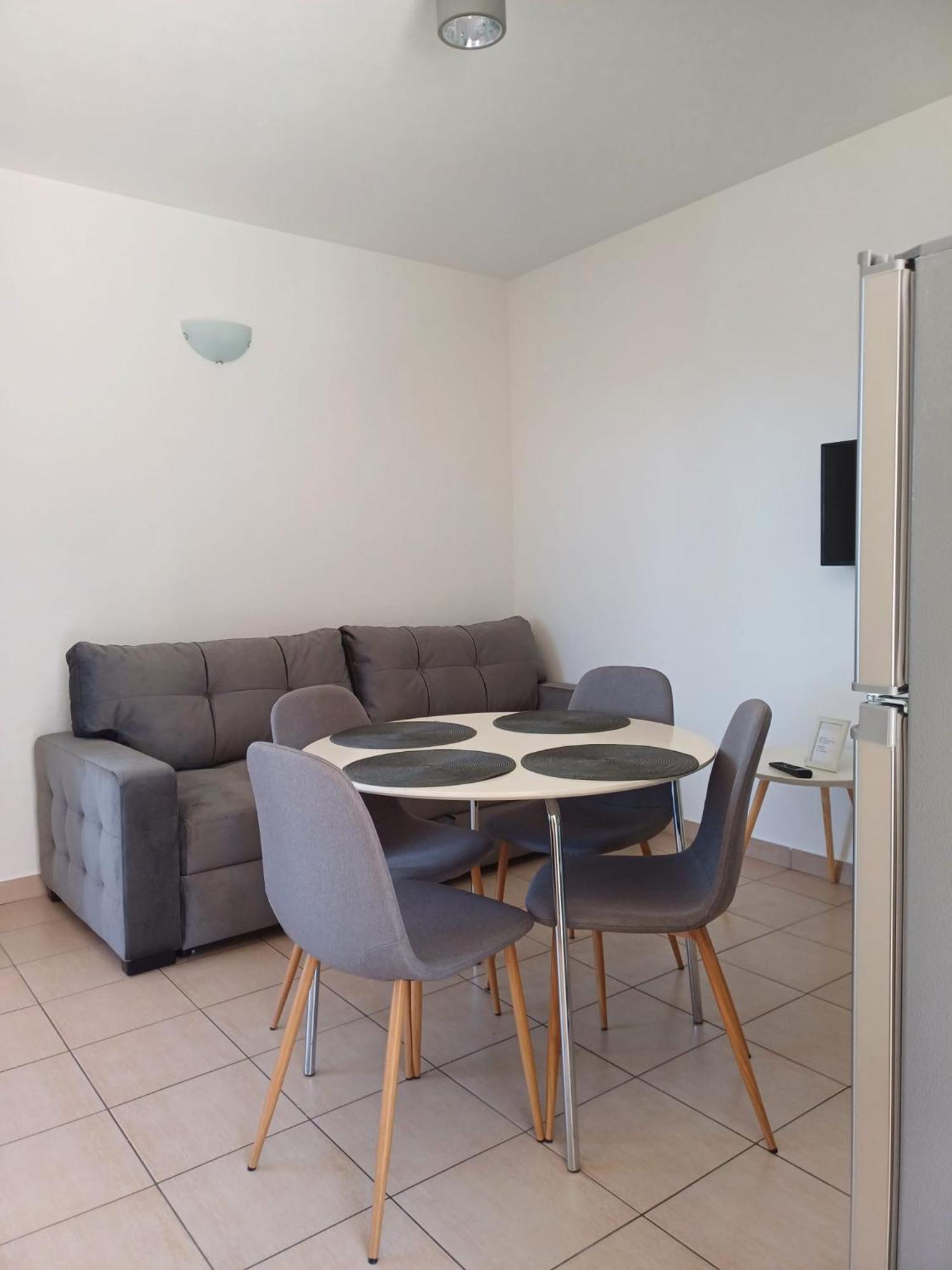 Villa Mona Apartments Razanj Bagian luar foto